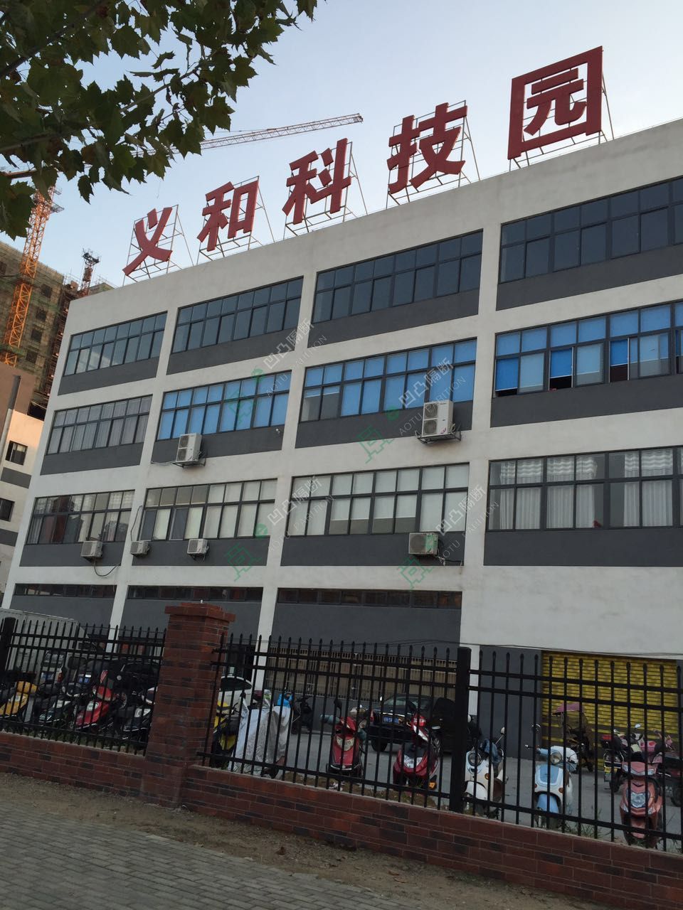 高端新款玻璃隔斷_玻璃隔斷廠家_[承接]義和科技園陳總辦公室玻璃隔斷工程